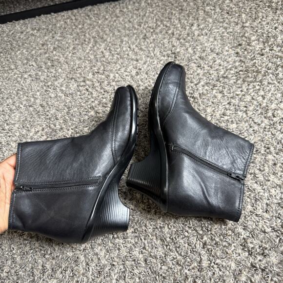 Softspots Chelsea Ankle Boots Kitten Low Heel Square Toe Size 10 W Black  Leather